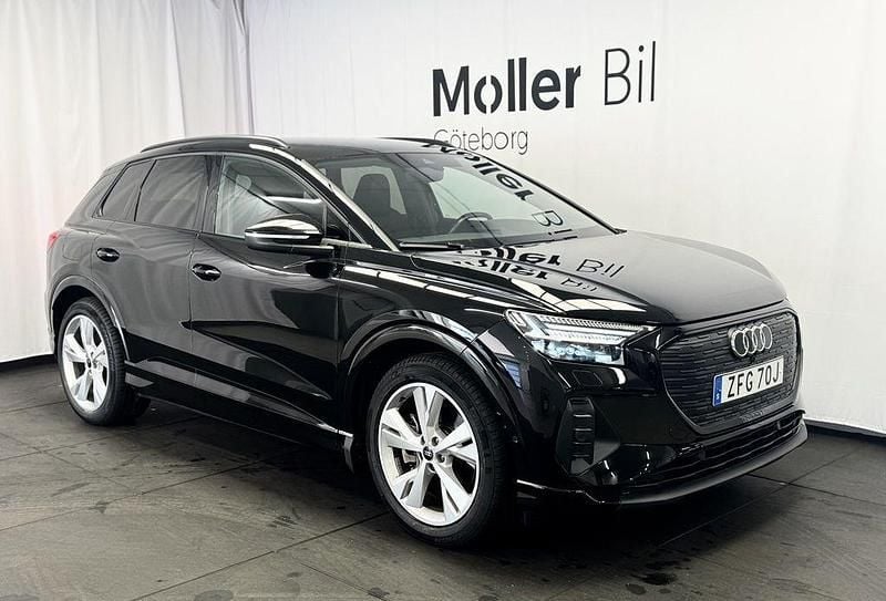 Svart (mytsvart metallic) Begagnad 2022 Audi Q4 e-tron Proline SUV | 349 000 kr (Marknadspris) - Bild 1/4
