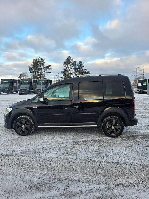 Begagnad VW Caddy 150 HK (110 kW) 2016 Svart Minibuss