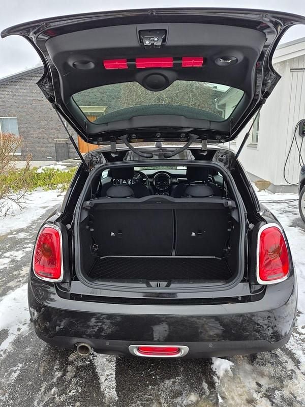 Begagnad Mini Cooper 136 HK (100 kW) 2015 Safirsvart metallic Halvkombi