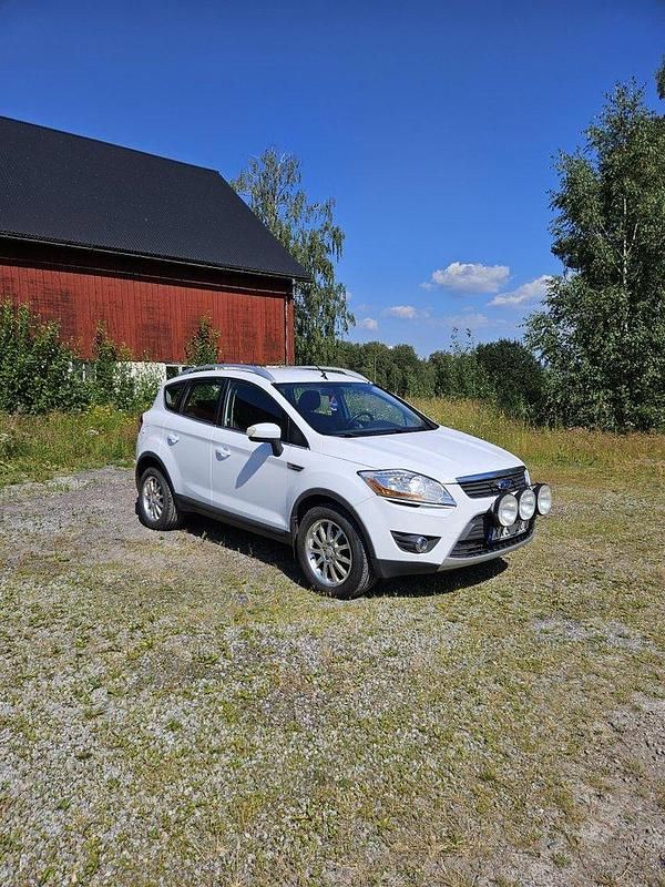 Vit Begagnad 2010 Ford Kuga SUV | 50 000 kr - Bild 1/4