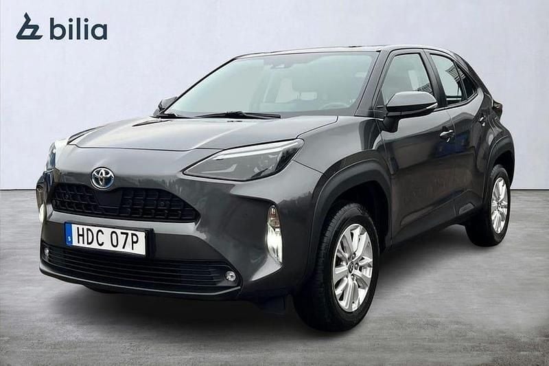 Grå Begagnad 2022 Toyota Yaris Cross Active SUV | 259 900 kr (Bra pris) - Bild 1/3
