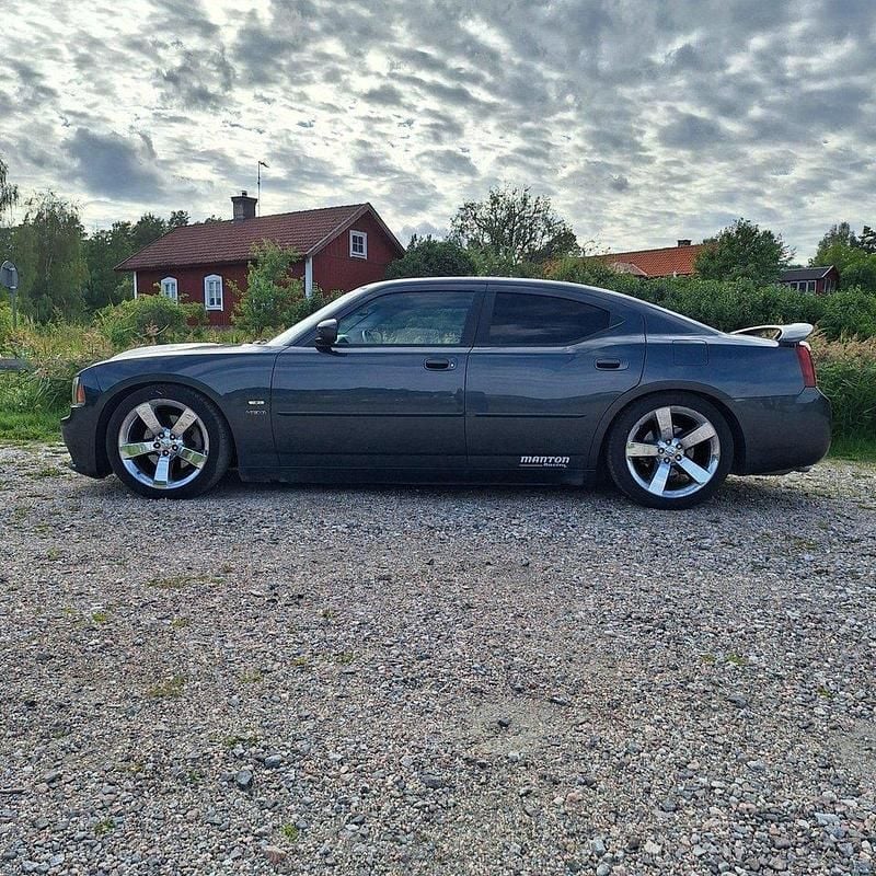 Grå Begagnad 2007 Dodge Charger Sedan | 133 000 kr - Bild 1/4