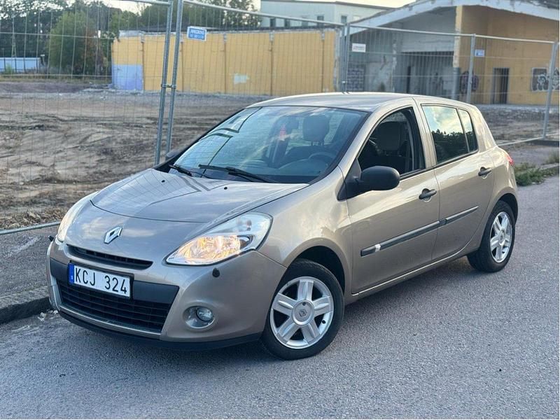 Brun Begagnad 2010 Renault Clio R.S. Halvkombi | 29 900 kr (Bra pris) - Bild 1/4