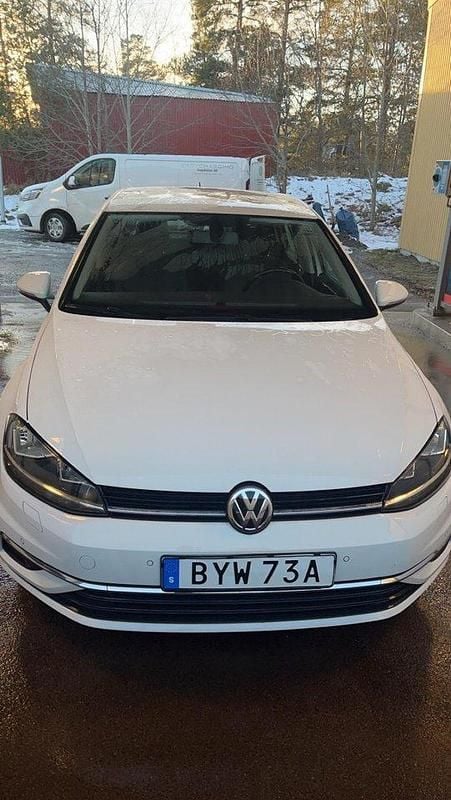 Vit Begagnad 2020 VW Golf VII Halvkombi | 119 000 kr (Superpris) - Bild 1/3