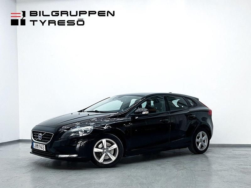 Svart Begagnad 2015 Volvo V40 Kombi | 129 900 kr (Marknadspris) - Bild 1/4
