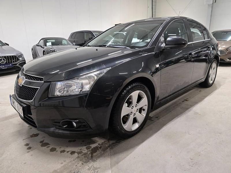 Begagnad Chevrolet Cruze 131 HK (96 kW) 2013 Svart (svart metallic) Halvkombi