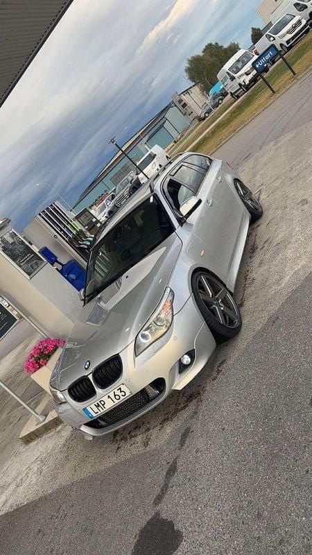Grå Begagnad 2010 BMW 535 Kombi | 84 000 kr - Bild 1/4
