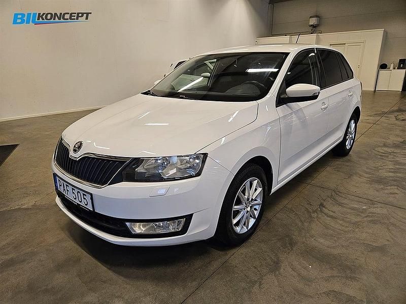 Vit metallic Begagnad 2016 Skoda Rapid Halvkombi | 94 900 kr (Marknadspris) - Bild 1/4