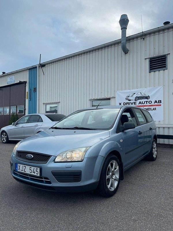 Ljusblå (blå) Begagnad 2006 Ford Focus Kombi | 18 999 kr - Bild 1/4