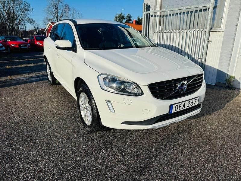 Vit Begagnad 2016 Volvo XC60 Standard SUV | 199 900 kr (Superpris) - Bild 1/4