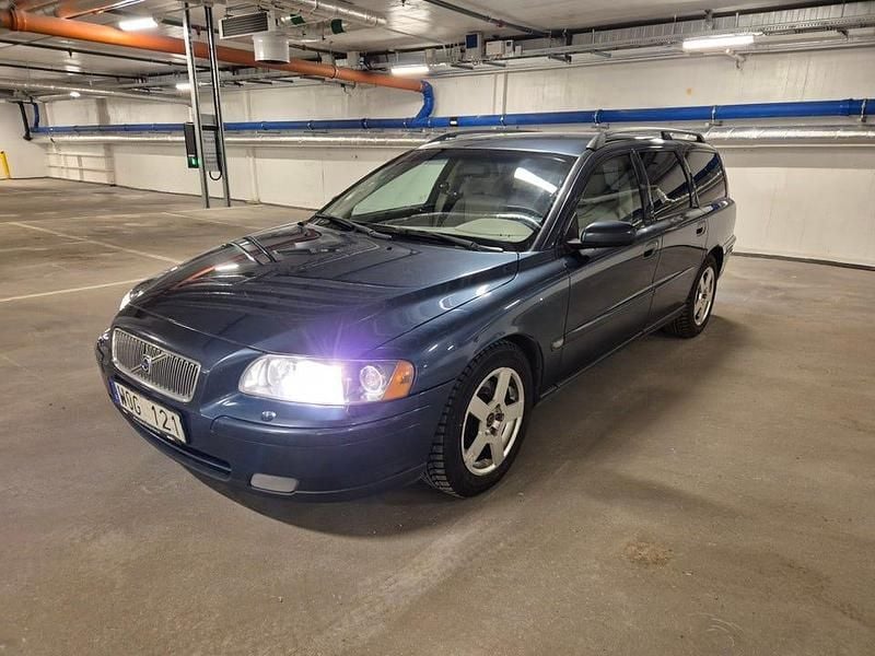 Begagnad Volvo V70 210 HK (154 kW) 2005 Blå metallic Kombi