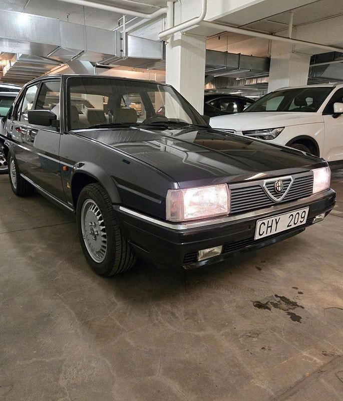 Begagnad Alfa Romeo 90 156 HK (114 kW) 1987 Svartmetalic Sedan
