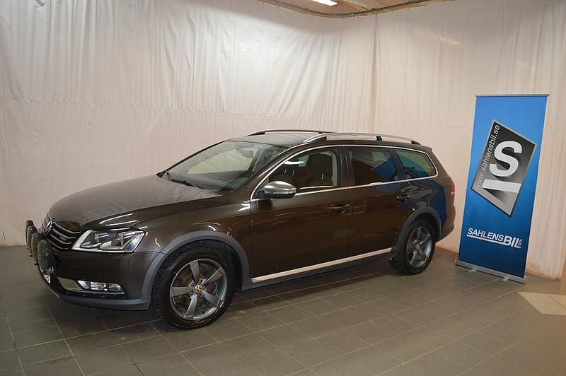 Brun Begagnad 2014 VW Passat Alltrack Kombi | 154 000 kr (Marknadspris) - Bild 1/4
