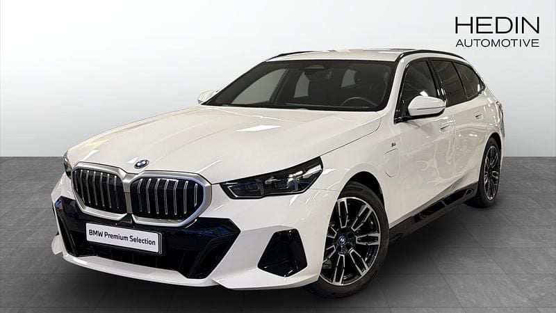 Begagnad BMW 530e Shadowline 2025 Vit Kombi