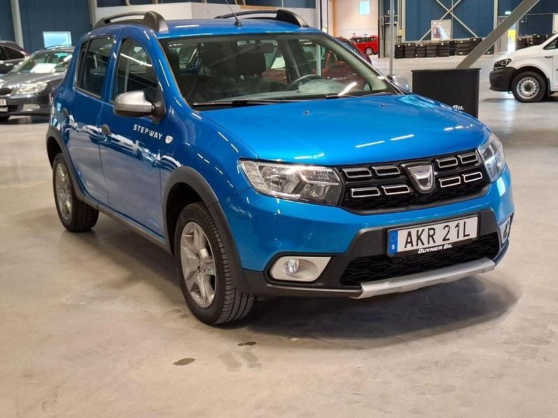 Ljusblå Begagnad 2019 Dacia Sandero Stepway Halvkombi | 124 900 kr (Lite dyr) - Bild 1/4