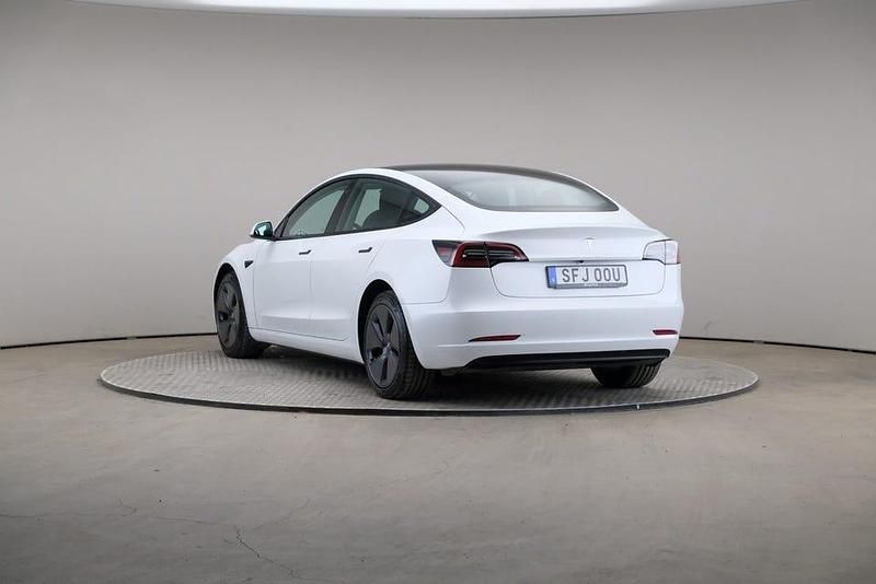 Begagnad Tesla Model 3 Standard Range 225 kW (306 HK) 2022 Vit Sedan