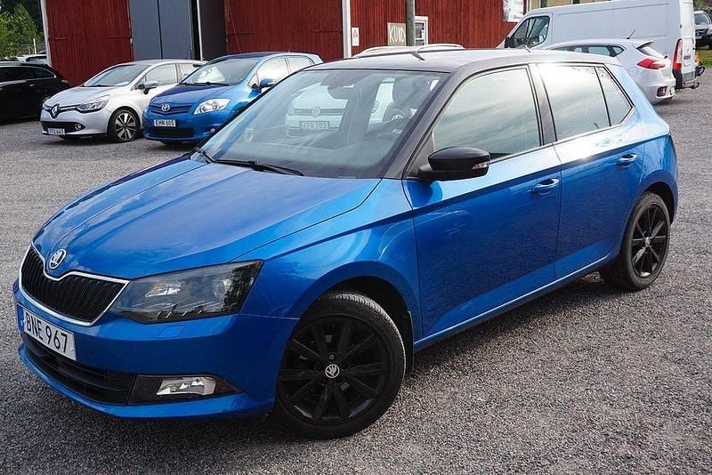 Blå Begagnad 2018 Skoda Fabia Style Halvkombi | 114 900 kr (Marknadspris) - Bild 1/4