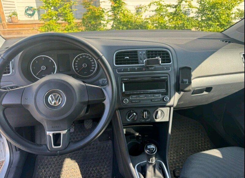 Silver Begagnad 2014 VW Polo Halvkombi | 75 000 kr (Marknadspris) - Bild 1/3