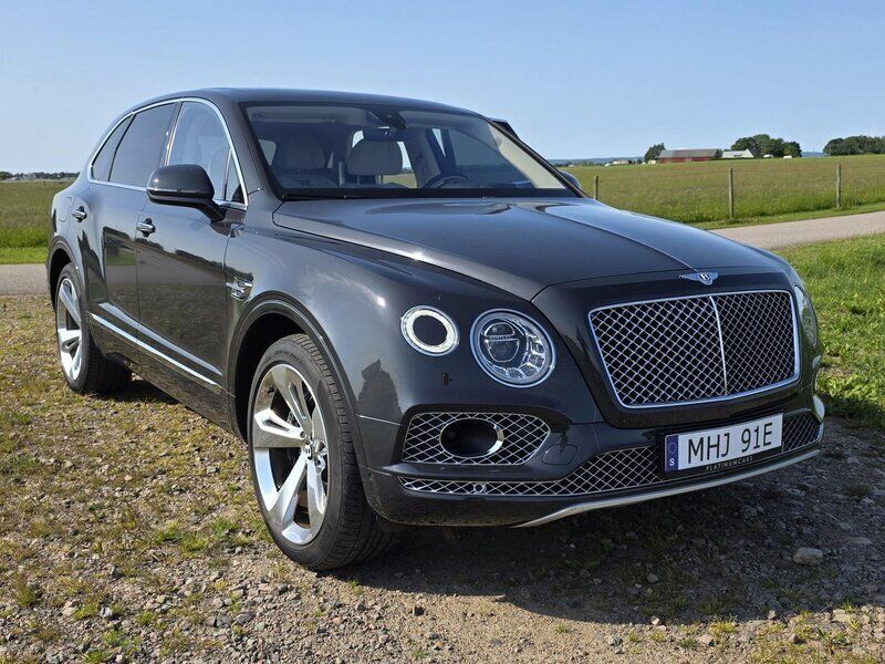 Grå Begagnad 2019 Bentley Bentayga SUV | 1 190 000 kr - Bild 1/4