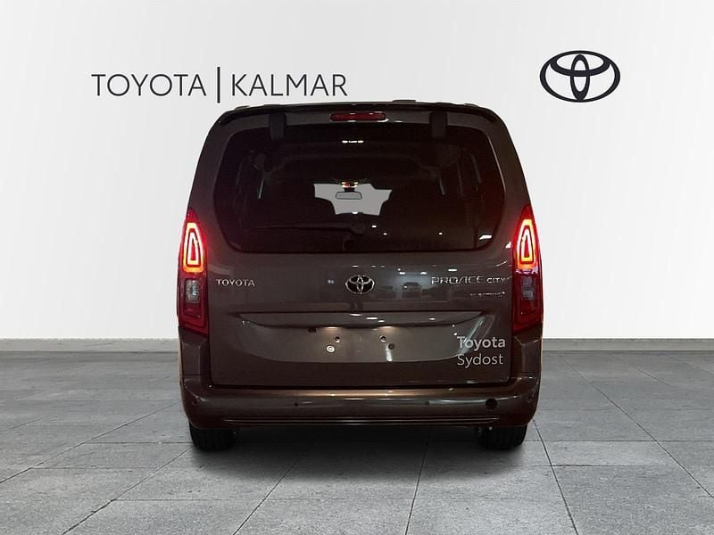 Begagnad Toyota Proace Verso City 100 kW (137 HK) 2024 Grå Kombi