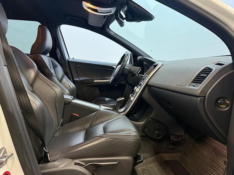 Begagnad Volvo XC60 Ocean Race 181 HK (133 kW) 2014 Vit SUV