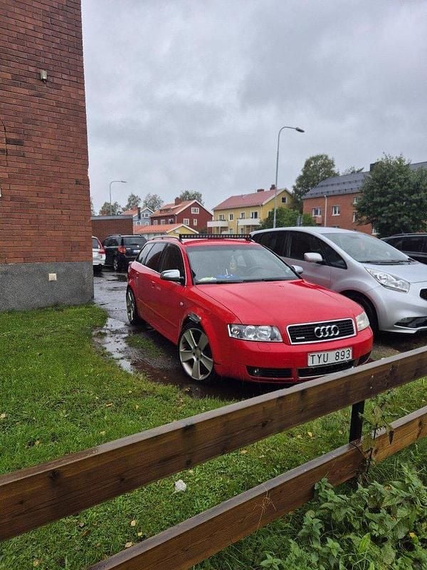 Röd Begagnad 2003 Audi A4 Comfort Kombi | 17 500 kr (Marknadspris) - Bild 1/4