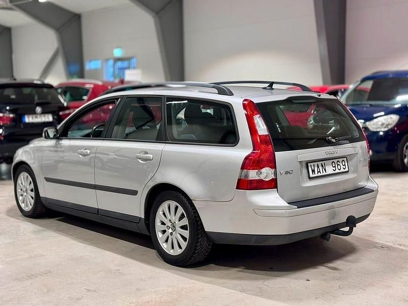 Begagnad Volvo V50 170 HK (125 kW) 2005 Ljusgrå (grå) Kombi