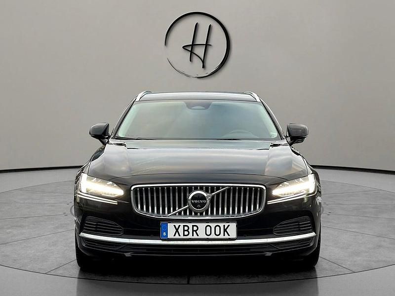 Begagnad Volvo V90 Core 253 HK (186 kW) 2022 Svart Kombi