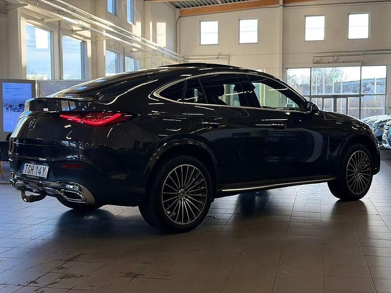 Begagnad Mercedes GLC300e AMG line 204 HK (150 kW) 2024 Grå Sportkupé