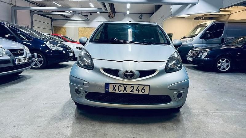 Blå Begagnad 2005 Toyota Aygo Halvkombi | 19 990 kr (Bra pris) - Bild 1/4