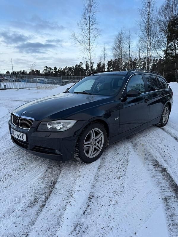 Begagnad BMW 325 218 HK (160 kW) 2006 Kombi