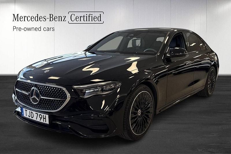 Obsidiansvart metallic Begagnad 2024 Mercedes E220 AMG line Sedan | 729 000 kr - Bild 1/4