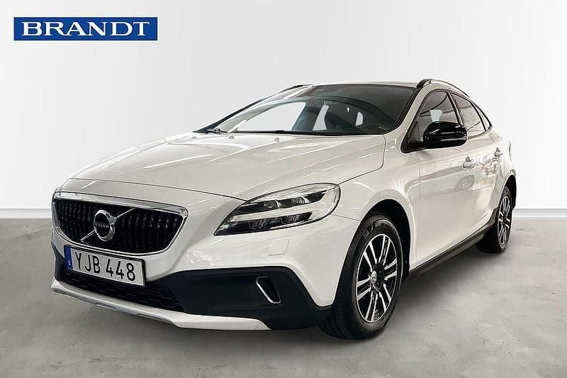 Vit Begagnad 2017 Volvo V40 CC Business Edition Kombi | 189 900 kr (Marknadspris) - Bild 1/4