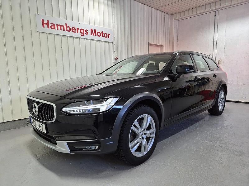 Begagnad Volvo V90 CC Momentum 200 HK (147 kW) 2017 Svart Kombi