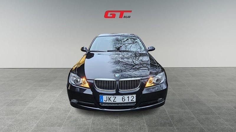 Begagnad BMW 325 Advantage 218 HK (160 kW) 2007 Svart Sedan