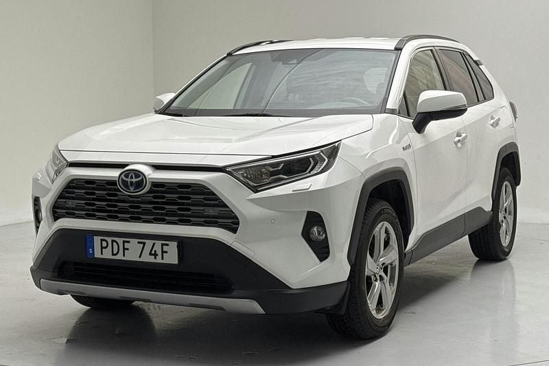 Vit Begagnad 2021 Toyota RAV4 Executive | 319 000 kr (Marknadspris) - Bild 1/4