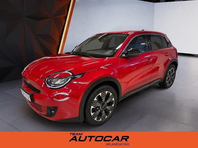 Begagnad Fiat 600 La Prima 101 HK (74 kW) 2023 Röd SUV