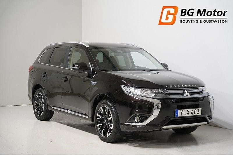 Svart Begagnad 2017 Mitsubishi Outlander P-HEV SUV | 179 700 kr (Lite dyr) - Bild 1/4