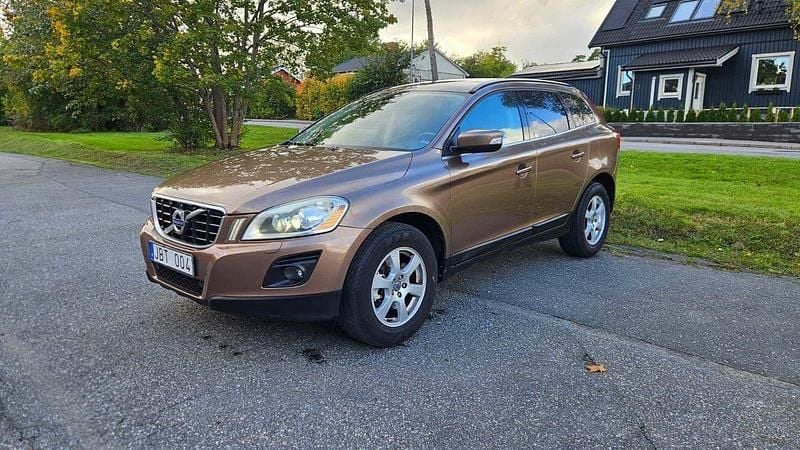 Brun Begagnad 2009 Volvo XC60 Momentum SUV | 94 800 kr (Superpris) - Bild 1/4