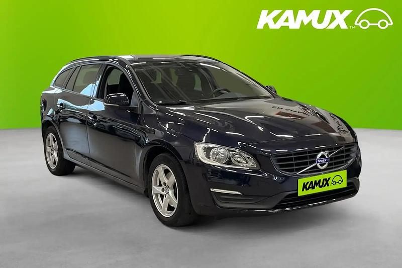 Mörkblå (blå) Begagnad 2018 Volvo V60 Kinetic Kombi | 224 700 kr (Bra pris) - Bild 1/4
