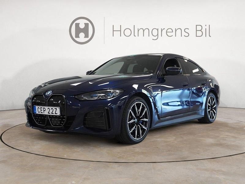 Blå Begagnad 2023 BMW i4 Comfort Edition Sedan | 599 800 kr (Dyr) - Bild 1/4