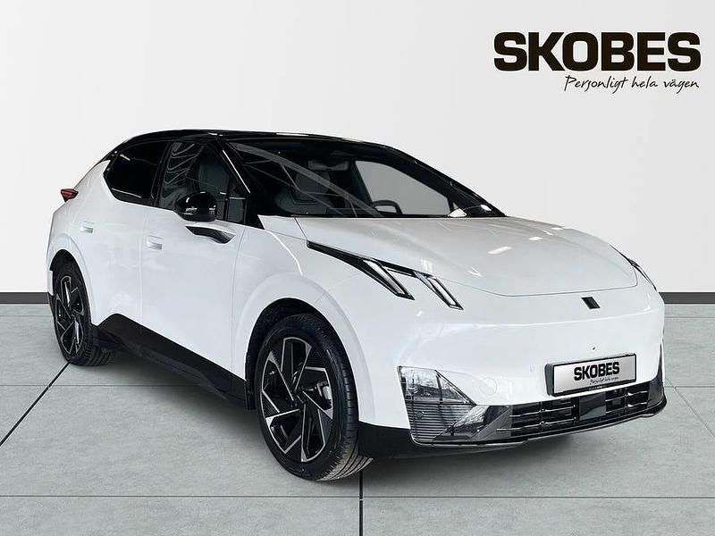 Vit Ny 2025 Lynk & Co 02 SUV | 474 995 kr (Marknadspris) - Bild 1/3