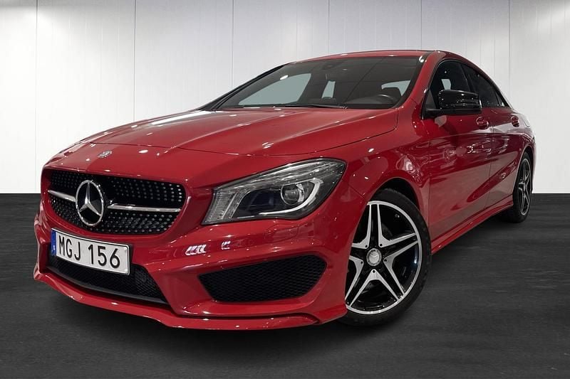 Röd (red) Begagnad 2016 Mercedes CLA220 AMG Sedan | 219 900 kr (Marknadspris) - Bild 1/4