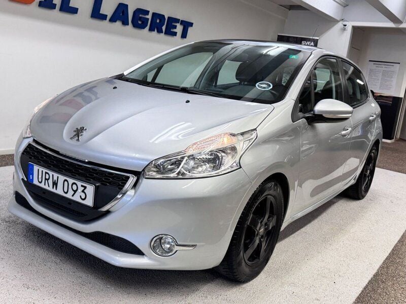 Ljusgrå Begagnad 2013 Peugeot 208 Halvkombi | 54 900 kr (Marknadspris) - Bild 1/4