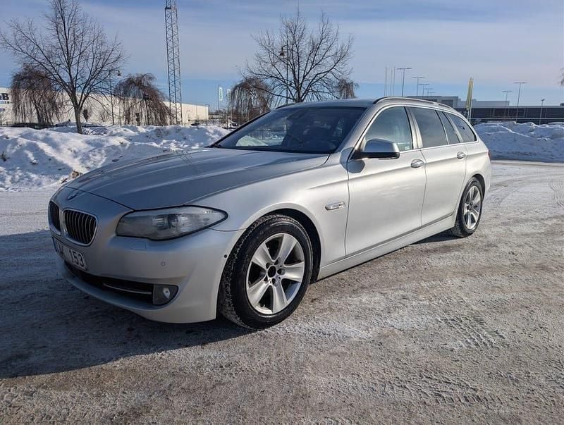 Begagnad BMW 535 306 HK (225 kW) 2012 Grå metallic Kombi