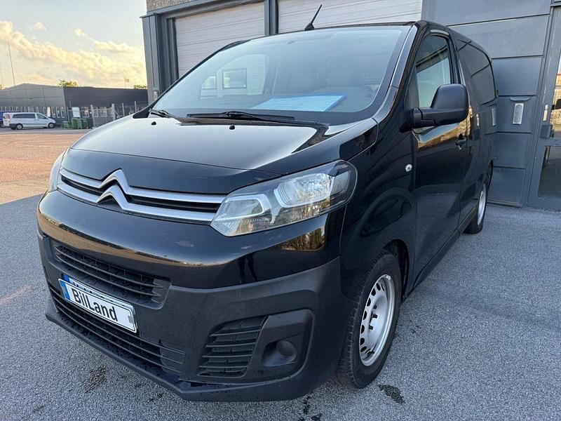 Svart Begagnad 2016 Citroën Jumpy Minibuss | 89 900 kr (Marknadspris) - Bild 1/4