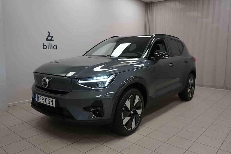 Grön Begagnad 2026 Volvo EX40 Single Motor Extended Range SUV | 529 900 kr (Superpris) - Bild 1/1
