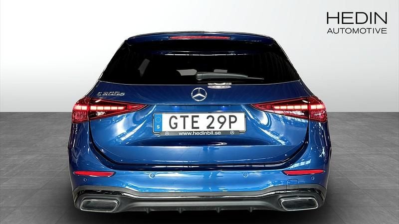 Begagnad Mercedes C300e AMG 313 HK (230 kW) 2022 Blå Kombi