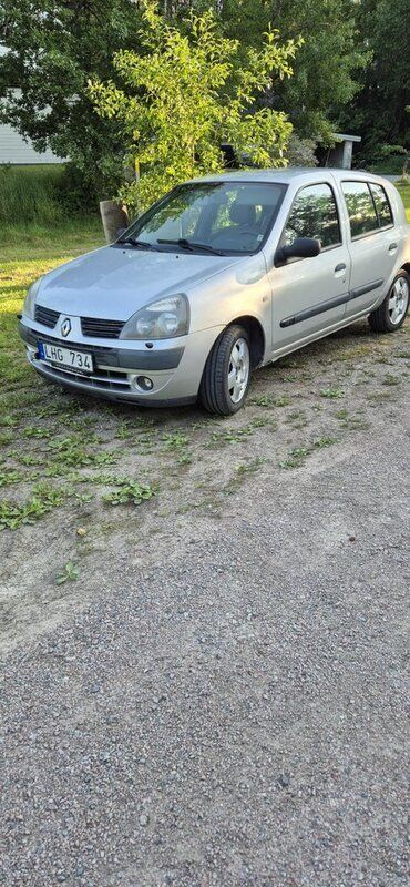 Grå Begagnad 2006 Renault Clio R.S. Authentique Halvkombi | 16 000 kr (Marknadspris) - Bild 1/3