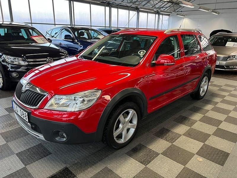 Begagnad Skoda Octavia Scout 140 HK (102 kW) 2013 Röd Kombi